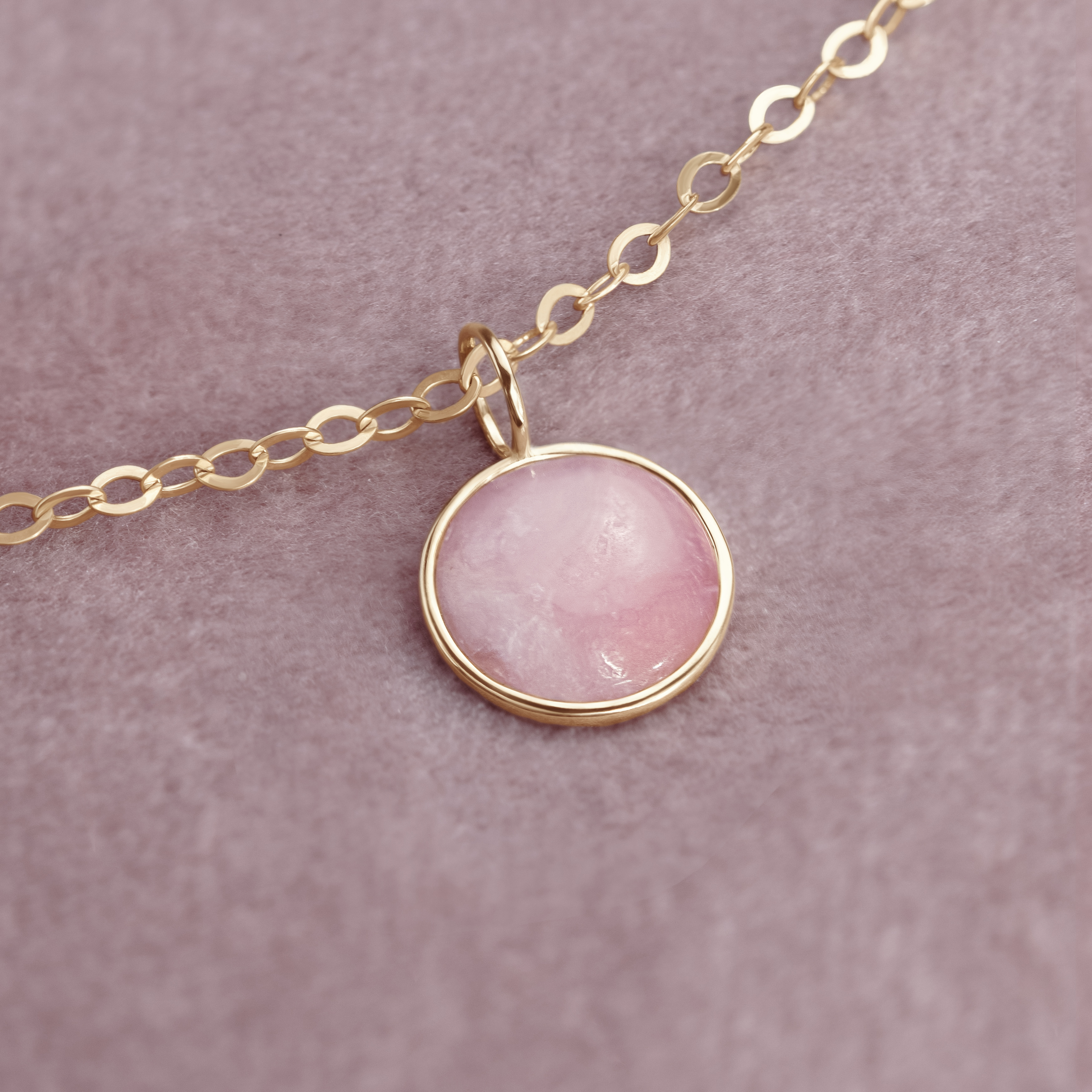 Collier en or 585 avec médaille en opale rose