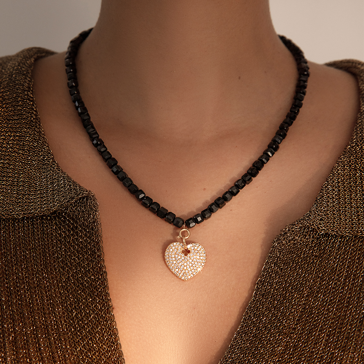 Collier pierres d'agate avec pendentif coeur serti de zircons blancs doré à l’or fin