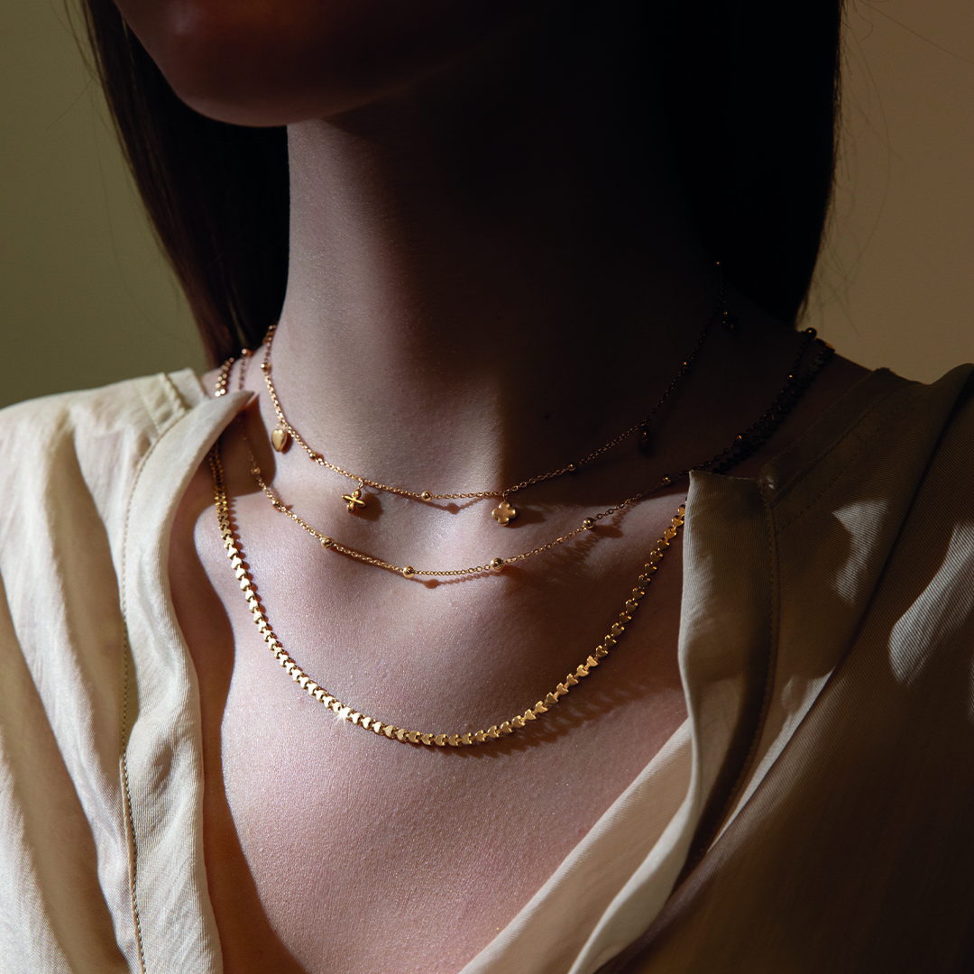 Collier avec des petites billes doré à l’or fin