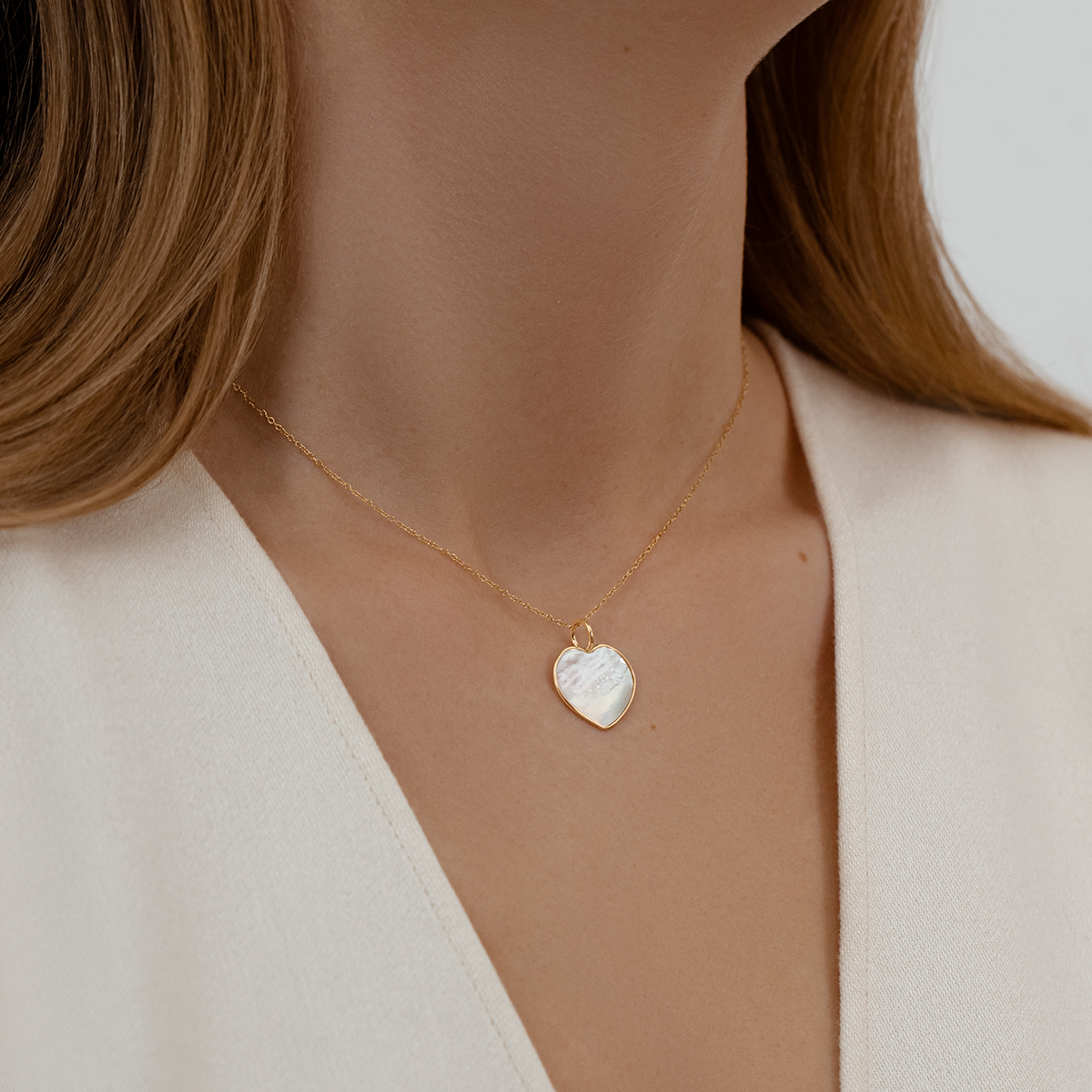 Collier avec coeur en nacre encadré d'or 585 