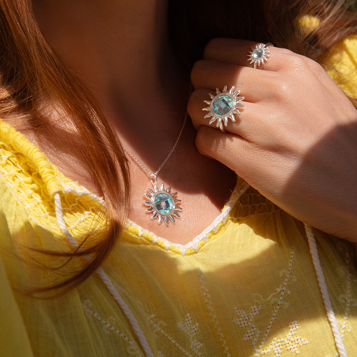 Collier avec pendentif Soleil 2,2 cm plaqué argent